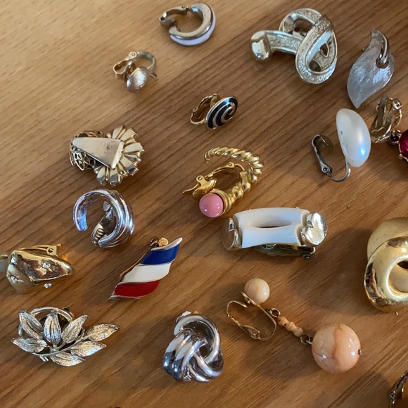 Lot of 24 vintage single clip on earrings - Picture 4 of 8